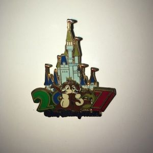 Vintage 2007 Disney Parks Chip & Dale Pin